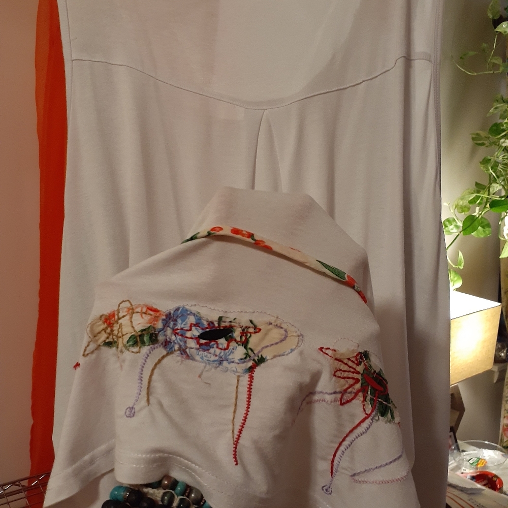 Top/Blouse/Tunic - Picture 9 of 10